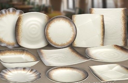 良い価格 オーダーメイド 白色 メラミンの食器皿 ホテルの大きなプラスチック食器皿 オンライン